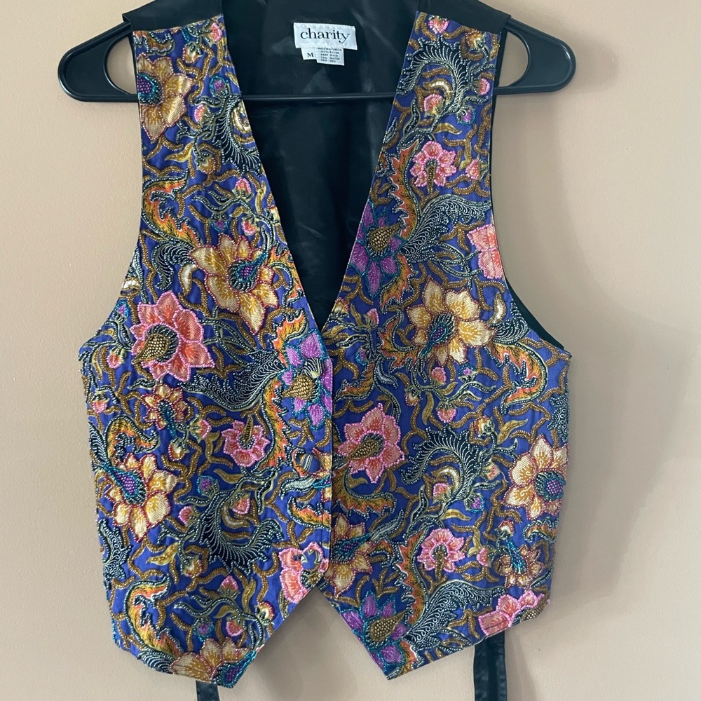 ❌🚫🚫SOLD!!🚫🚫🚫❌Vintage Floral Beaded Vest